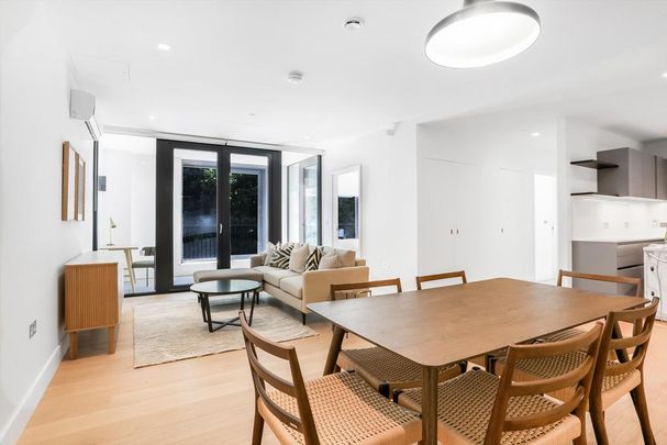 3 bedroom flat to rent - Photo 1