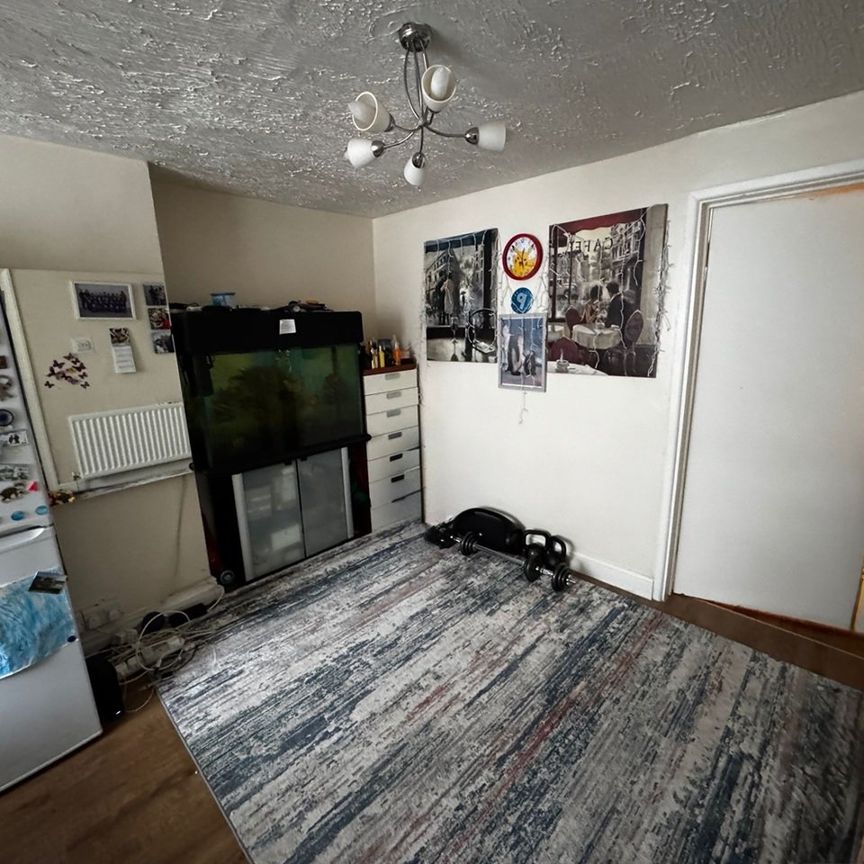 1 Bed Flat, Charlton, SE7 - Photo 1