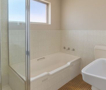 Modern & Spacious Apartment in Prime Campbelltown Location - Photo 6