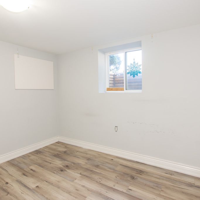**ALL INCLUSIVE** 2 BEDROOM APARTMENT IN THE NORTH END!! - Photo 1
