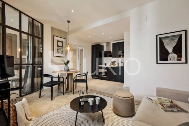 Apartamento de alquiler en Ronda de Sant Antoni, El Raval - Photo 1
