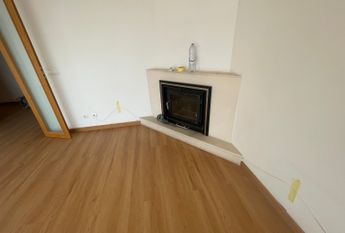 Apartamento T3 com estacionamento e vista de mar em Santo Amaro de Oeiras