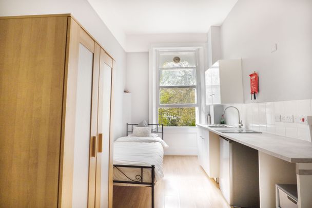 A cozy semi-studio apartment in a lovely neighbourhood, Courtfield Gardens, Earls Court, London SW5 - Photo 1