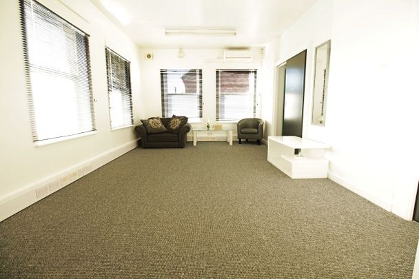 65 Back Flat High Street, Lincoln, Lincolnshire, LN5 8AD, United Kingdom - Photo 1