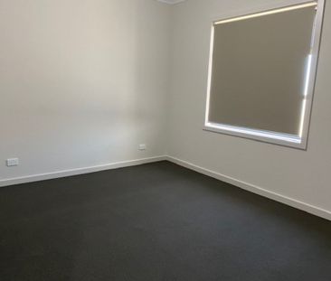 Modern 3 Bedroom Townhouse - Photo 6