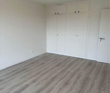 Bel appartement 3 1/2 pcs avec vue sur le lac de Neuchâtel - Photo 1