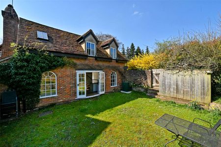 Idyllic period cottage in coveted village setting - Photo 5