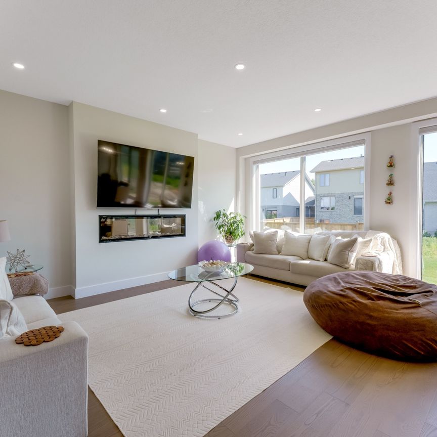 For Lease - 266 Hesselman Crescent, London South, Ontario - Photo 1
