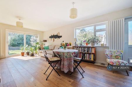 3 bedroom semi-detached house to rent - Photo 2