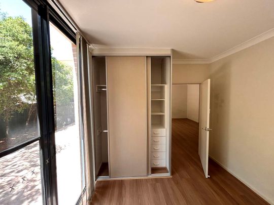 Brand new timber floor, Spacious Two Bedroom Apartment With large Outdoor Courtyard - Photo 1