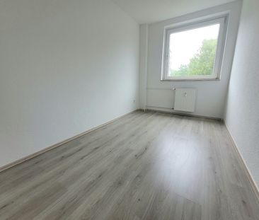 Lichtdurchflutete 4-Zimmer-Wohnung mit Balkon! - Foto 4