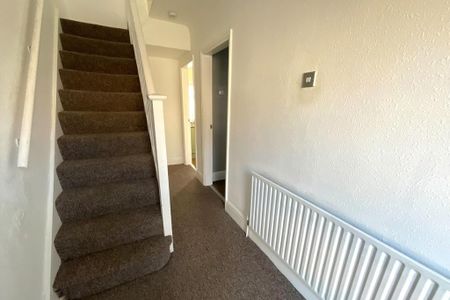 3 bedroom terraced house to rent - Photo 5
