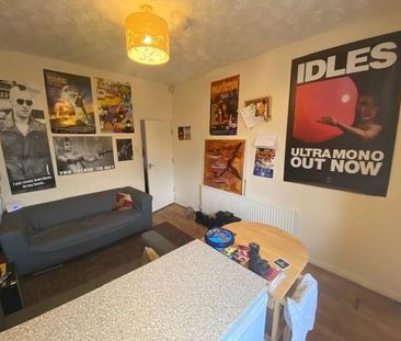 3 bedroom private hall to rent - Photo 2