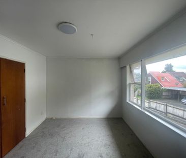 Spacious 2 Bedroom Property&excl; - Photo 5