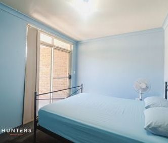 Spacious Two Bedroom Unit - Walk to Pendle Hill Train Station - Photo 5