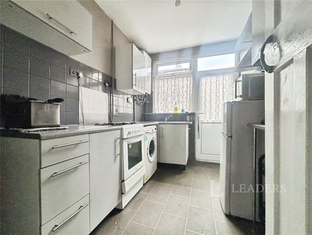 3 bedroom house to rent St. Pauls Road, Smethwick, West Midlands, B66 - Photo 2