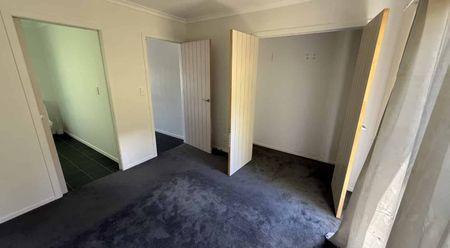 4 Bedrooms in Stokes Valley - Photo 2