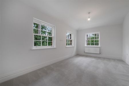 4 bedroom detached house to rent - Photo 3
