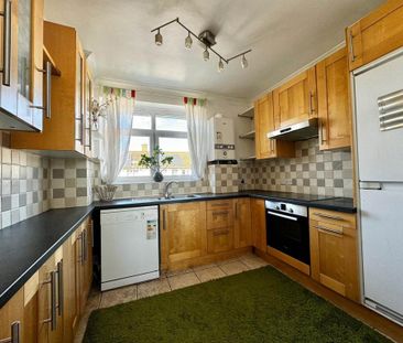 3 bedroom flat to rent - Photo 6