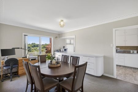 Family Living On Junction - Photo 5