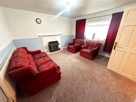 3 bedroom House To Let - Photo 2