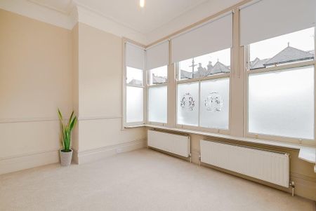 3 bedroom flat to rent - Photo 2