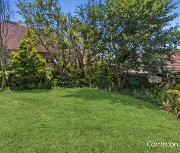 Bright north-facing apartment in exclusive village setting - Photo 2