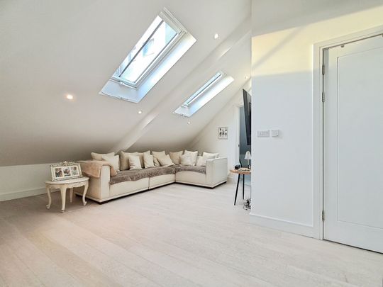 New Road, Brentwood - Photo 1