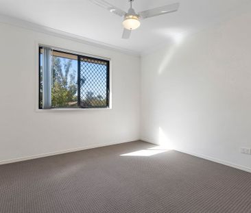 Modern Townhouse with Air Conditioning! - Photo 2