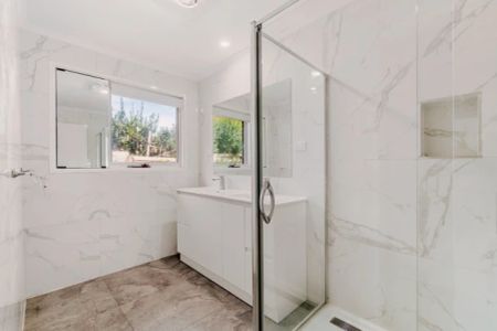 4 Bed, 2 Bath - Photo 5