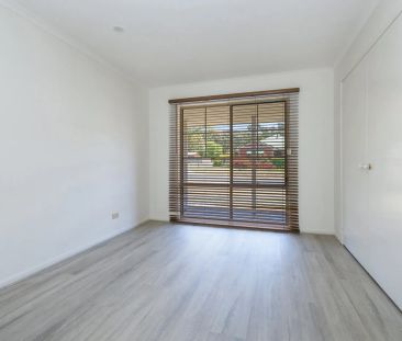 Stylish, Comfortable & Convenient Living in a Quiet Court Location - Photo 2