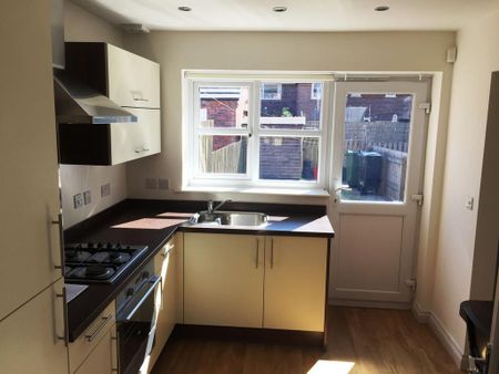2 bedroom terraced house to rent - Photo 5