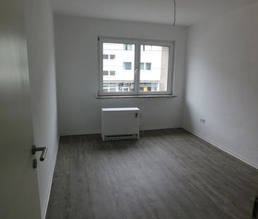 Frisch renoviert! Klasse 3-Zimmer-Wohnung mit Balkon! - Foto 1