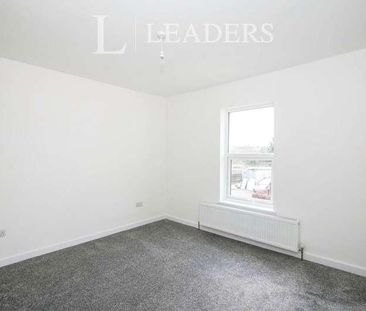 Top Flat, Shelbourne Road, Bournemouth, BH8 - Photo 2