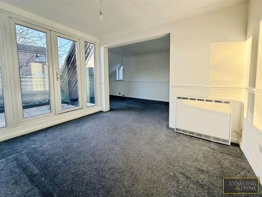 Brackley Crescent, Basildon, Essex - Photo 1