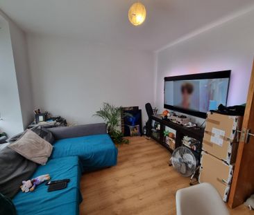 Sidney Avenue - Photo 2