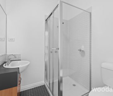 PRECIOUS GEM WITH A COURTYARD - Photo 3