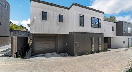 Near new family home - Photo 4