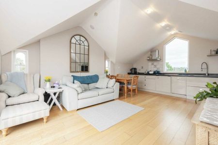 Wilton Crescent, Wimbledon, SW19 - Photo 2