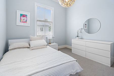 Classic Elegance & Modern Comforts - Photo 3