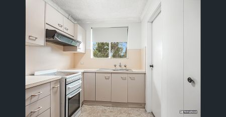 Convenient Living in the Heart of Penrith - Photo 3