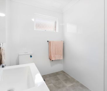 Charming Two Bedroom Apartment in Beautiful Cronulla - Photo 5