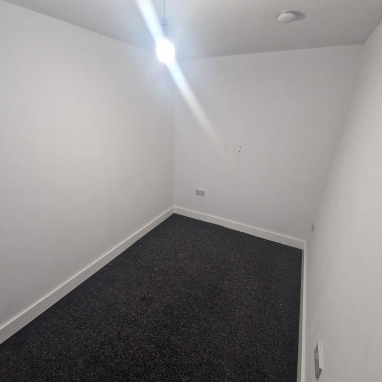 6 bedroom terraced house to rent - Photo 1