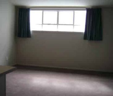 Secure & Great Location - Photo 4