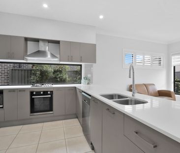 Modern & Sophisticated Home - Photo 2