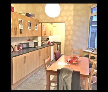 Room in a Shared House, Beechbank Road, L18 - Photo 3