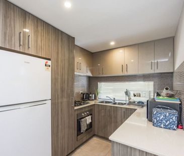 Unique & Modern 2 Bedroom Apartment - Photo 3