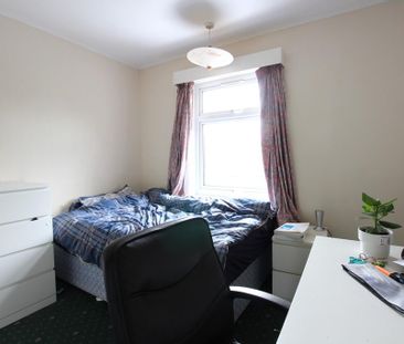 4 bedroom semi-detached house to rent - Photo 4