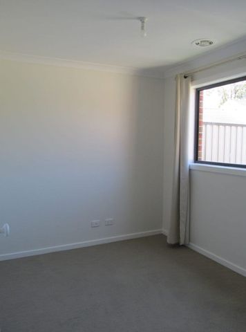 Cozy family home! - Photo 3