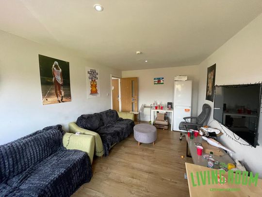 5 bedroom flat to rent - Photo 1
